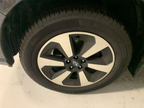 Used 2017 Subaru Forester 2.5i Premium w/ All-Weather Package image 11