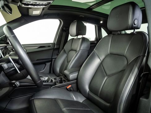 Certified 2024 Porsche Macan AWD/4WD image 5