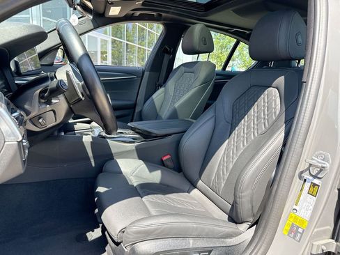 Used 2022 BMW 530e xDrive w/ Premium Package AWD/4WD image 11