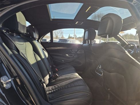 Used 2019 Mercedes-Benz S 560 4MATIC Sedan image 36