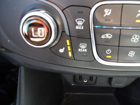 Used 2019 Chevrolet Traverse LT w/ LT Premium Package FWD image 35
