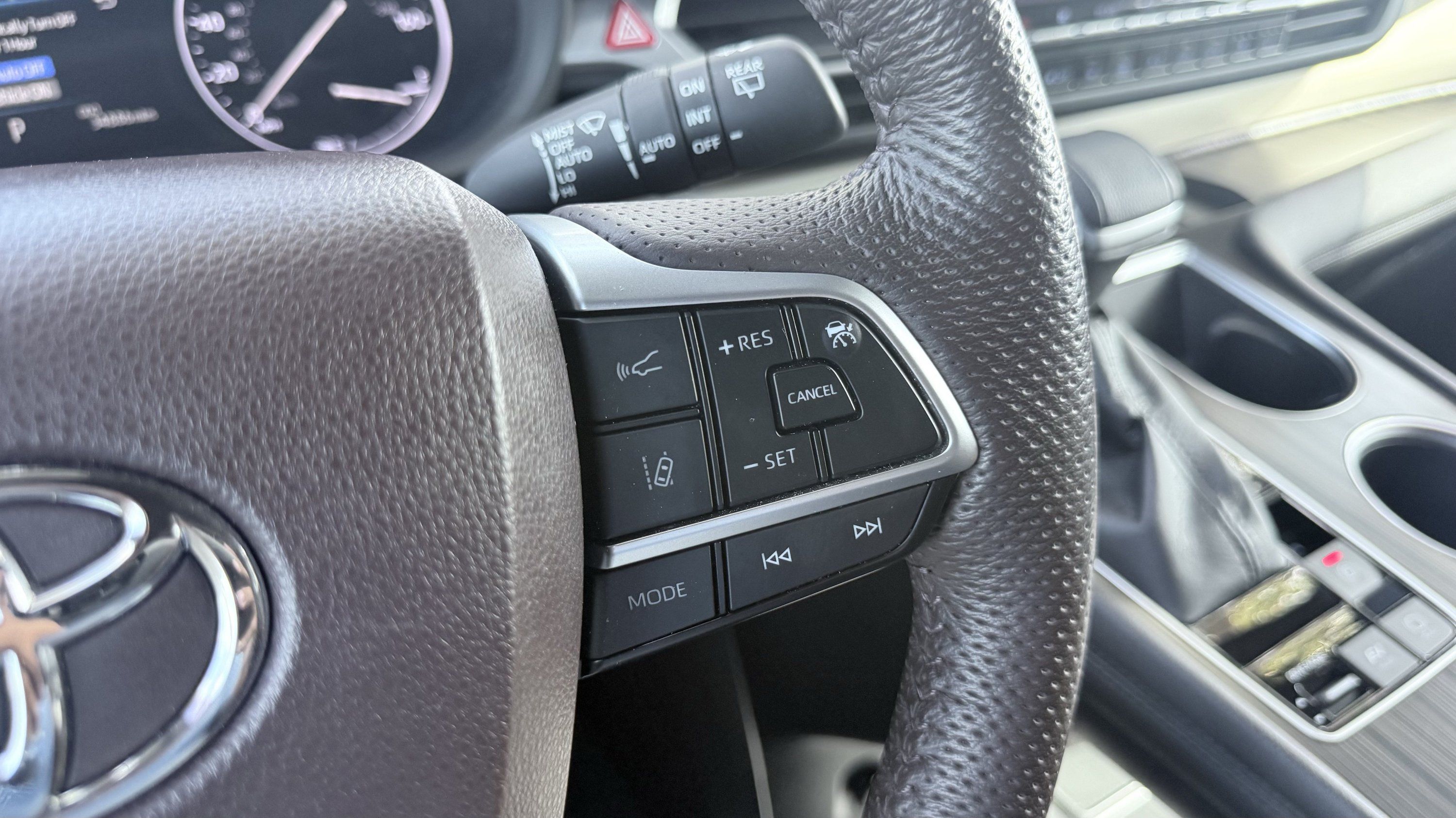 Used 2022 Toyota Sienna Platinum FWD image 63