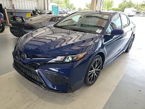 Used 2023 Toyota Camry SE FWD image 2