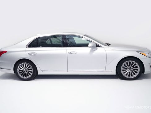 Used 2017 Genesis G90 3.3T Premium RWD image 3
