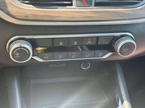 Used 2024 Nissan Altima 2.5 SV FWD image 34
