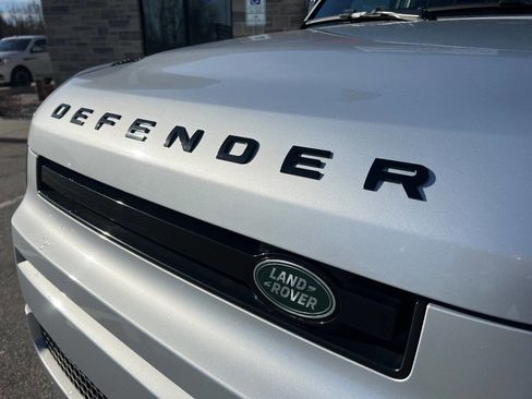 Used 2023 Land Rover Defender 110 SE image 27