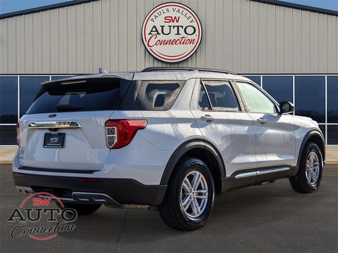 Used 2023 Ford Explorer XLT w/ Equipment Group 202A image 7