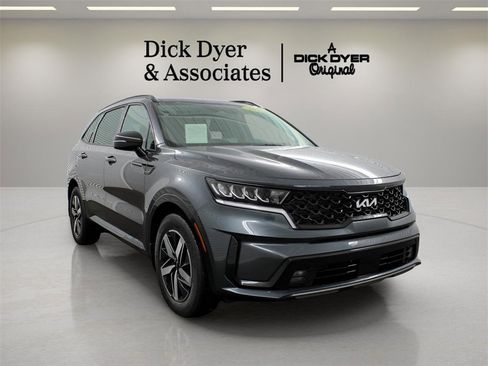 Used 2023 Kia Sorento EX w/ Panoramic Sunroof Package image 9
