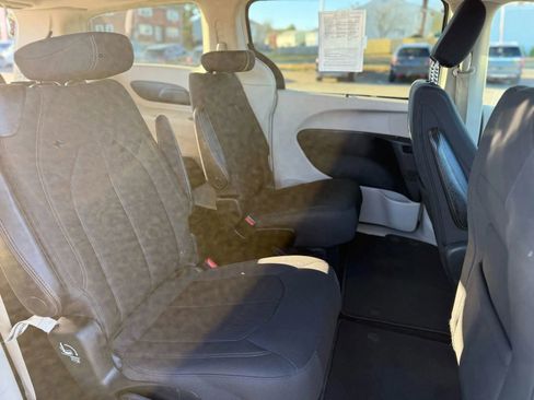 Used 2019 Chrysler Pacifica Touring Plus w/ Advanced Safetytec Group image 16