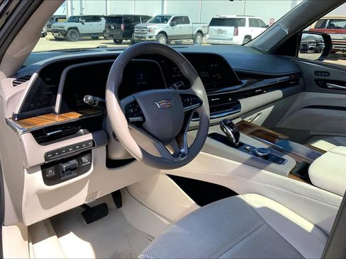Used 2022 Cadillac Escalade Premium Luxury Platinum image 18