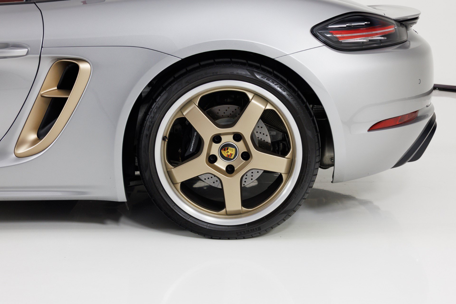 Used 2021 Porsche 718 Boxster RWD image 12
