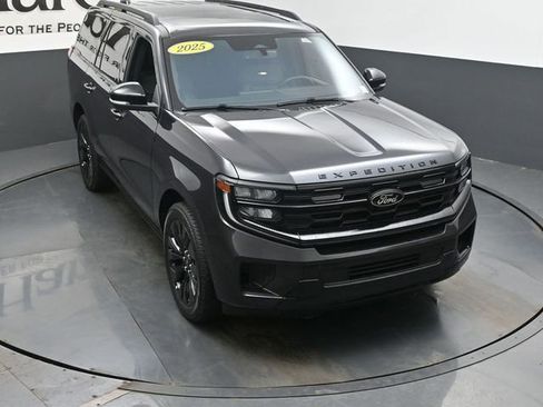 Used 2025 Ford Expedition Platinum w/ Stealth Appearance Package AWD/4WD image 49