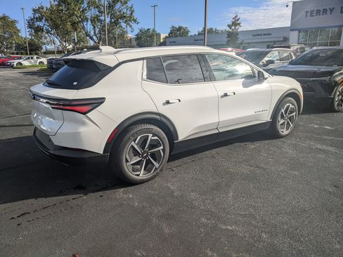 New 2026 Chevrolet Equinox EV LT FWD image 8