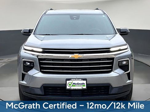 Used 2025 Chevrolet Traverse LT w/ Sun and Wheel Package AWD/4WD image 2