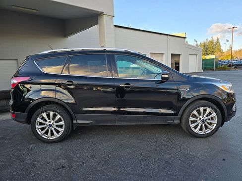 Used 2018 Ford Escape Titanium image 3
