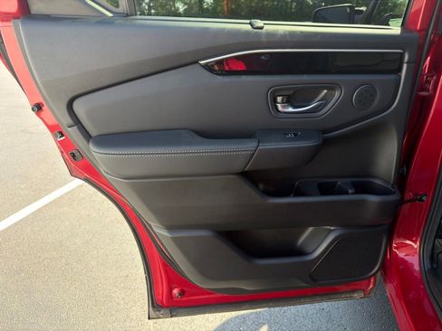 Certified 2025 Honda Pilot Touring image 20