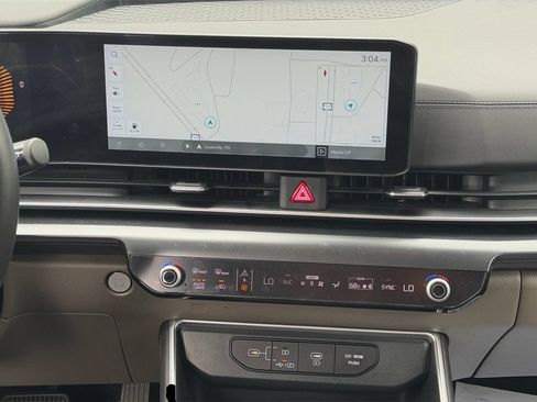 Used 2025 Kia Carnival FWD image 14