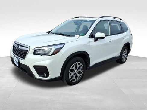 Used 2021 Subaru Forester Premium image 2
