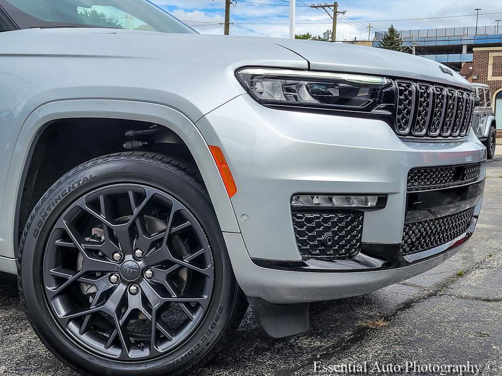 Used 2025 Jeep Grand Cherokee L Summit AWD/4WD image 4