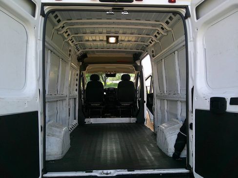 Used 2023 RAM ProMaster 2500 FWD image 9