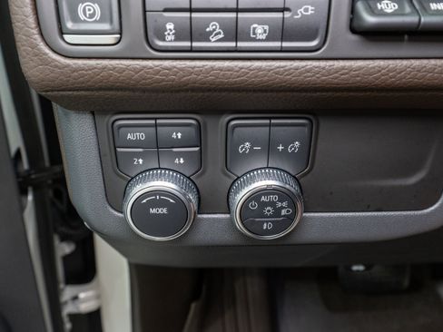 Used 2022 GMC Yukon Denali AWD/4WD image 32