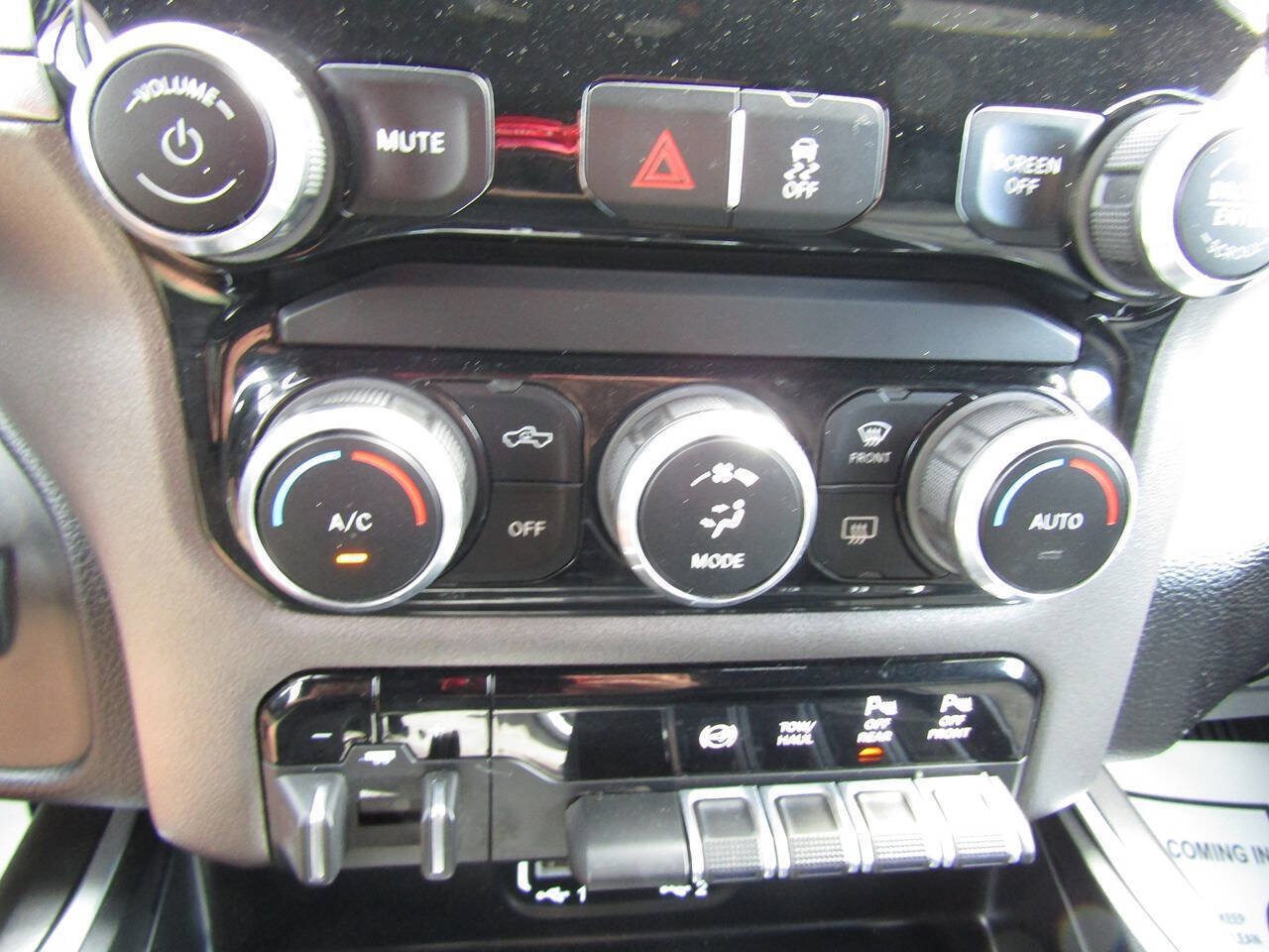 Used 2021 RAM 2500 Big Horn w/ Night Edition AWD/4WD image 17