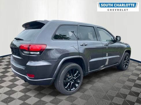 Used 2017 Jeep Grand Cherokee Altitude RWD image 4