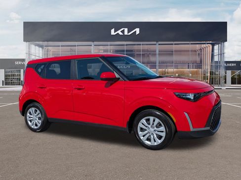 Certified 2023 Kia Soul LX FWD image 1