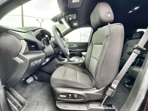 Used 2023 Chevrolet Traverse LT image 13