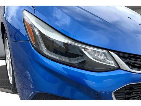 Used 2018 Chevrolet Cruze LT w/ Convenience Package FWD image 53