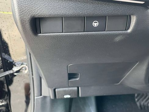 Used 2025 Nissan Kicks SR AWD/4WD image 19
