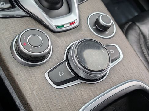 Used 2022 Alfa Romeo Stelvio Ti image 33
