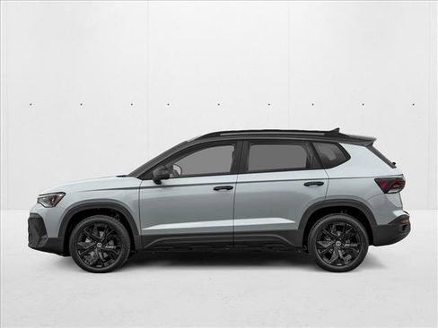 New 2026 Volkswagen Taos SE FWD image 3