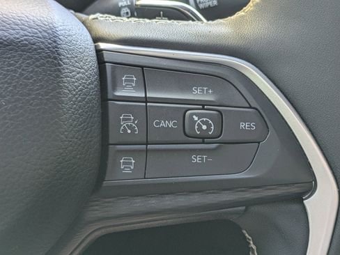 Used 2024 Jeep Grand Cherokee L Altitude RWD image 23