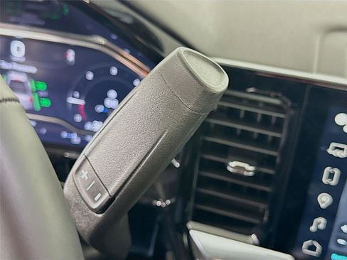 Used 2025 GMC Sierra 1500 SLE image 11