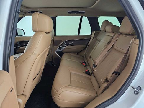 Used 2023 Land Rover Range Rover SE image 16