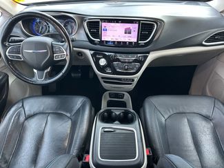 Used 2021 Chrysler Pacifica Touring-L FWD video 4
