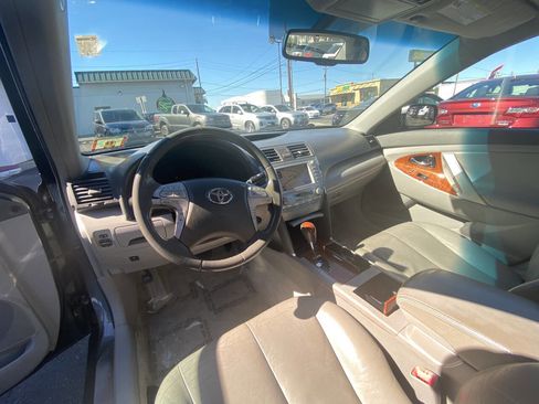 Used 2011 Toyota Camry XLE image 32