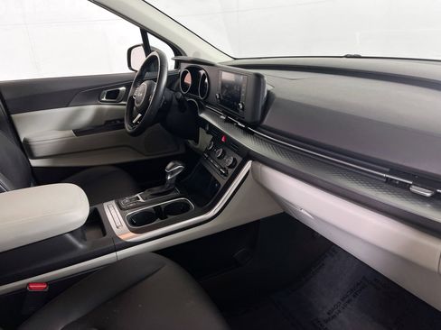 Used 2024 Kia Carnival LX image 29