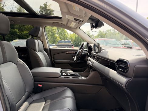 Used 2023 Honda Pilot Touring image 15