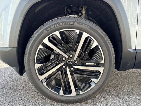 New 2026 Chevrolet Equinox RS w/ LPO, Floor Liner Package image 4