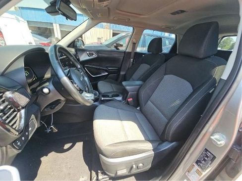 Used 2023 Kia Soul EX FWD image 4