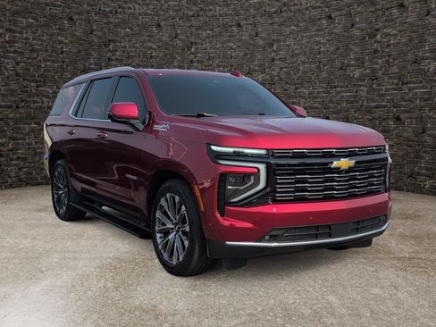 Used 2025 Chevrolet Tahoe High Country AWD/4WD image 2