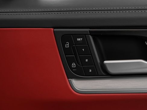 Certified 2025 Porsche Cayenne Coupe AWD/4WD image 19