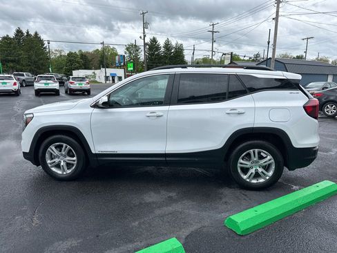 Used 2022 GMC Terrain SLE w/ Driver Convenience Package FWD image 4