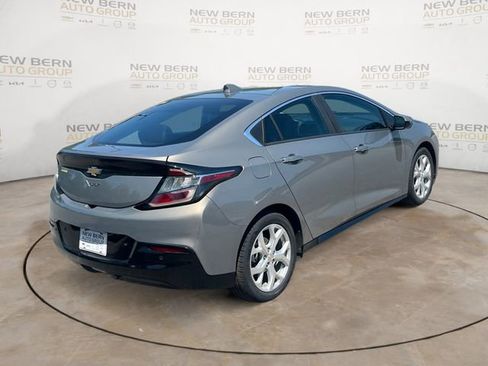 Used 2017 Chevrolet Volt Premier w/ Driver Confidence II Package FWD image 5