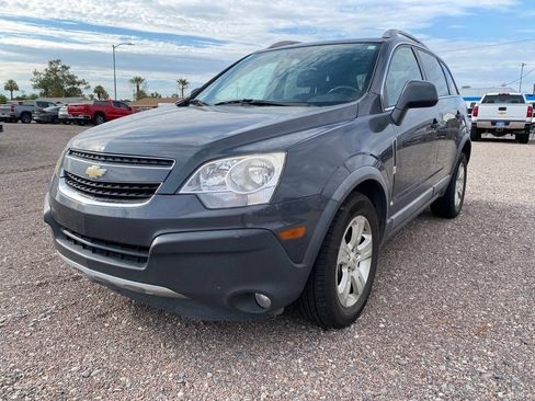 Used 2013 Chevrolet Captiva Sport LS FWD image 2