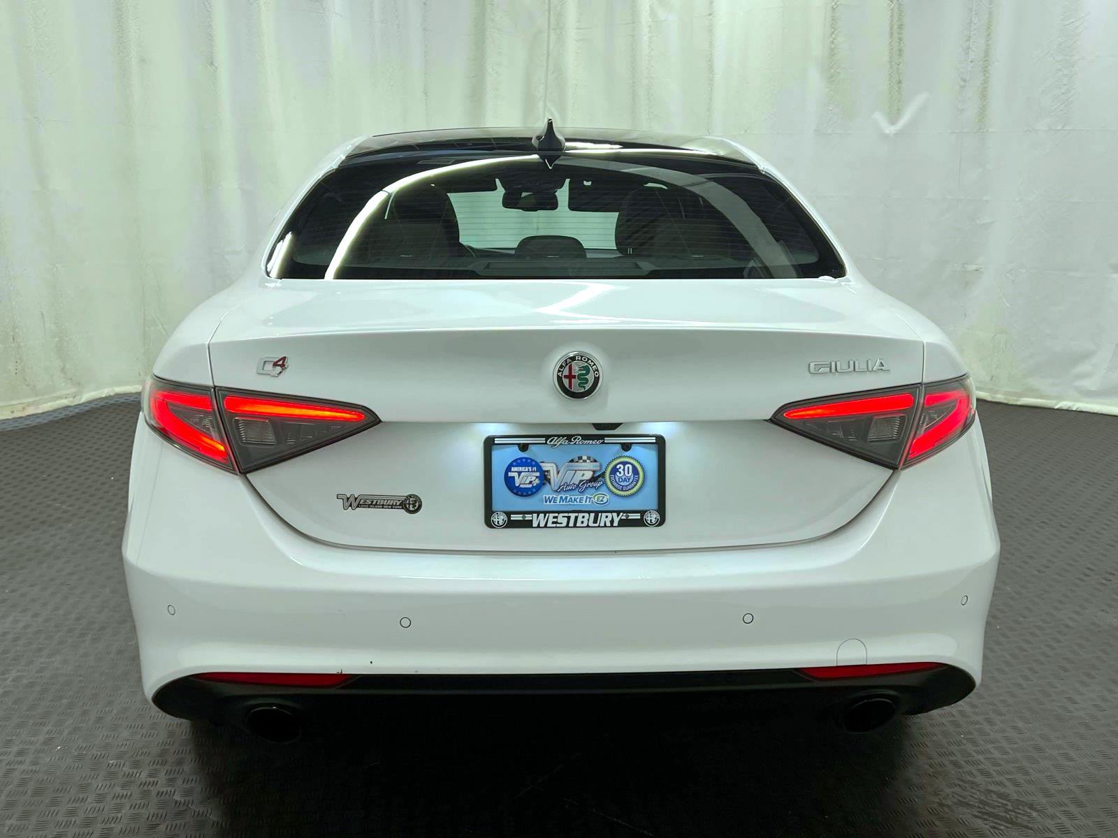 Used 2024 Alfa Romeo Giulia Ti AWD/4WD image 8