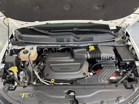 Used 2022 Chrysler Voyager LX FWD image 35