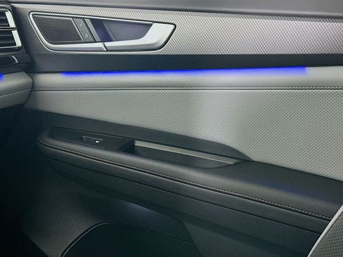 Used 2024 Volkswagen Atlas Peak Edition SEL image 17